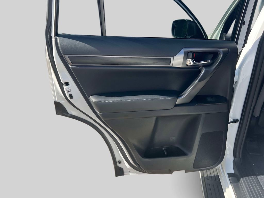 Used 2023 Lexus GX 460 w/ Black Line Special Edition image 15