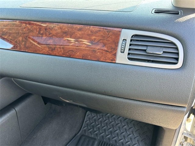 Used 2009 GMC Sierra 3500 SLT w/ SLT Convenience Package image 26