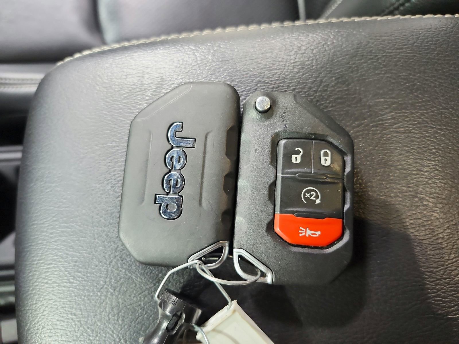 Used 2021 Jeep Wrangler Unlimited Sahara AWD/4WD image 32