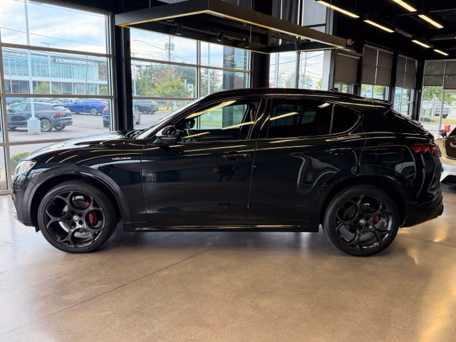Used 2022 Alfa Romeo Stelvio Veloce AWD/4WD image 2