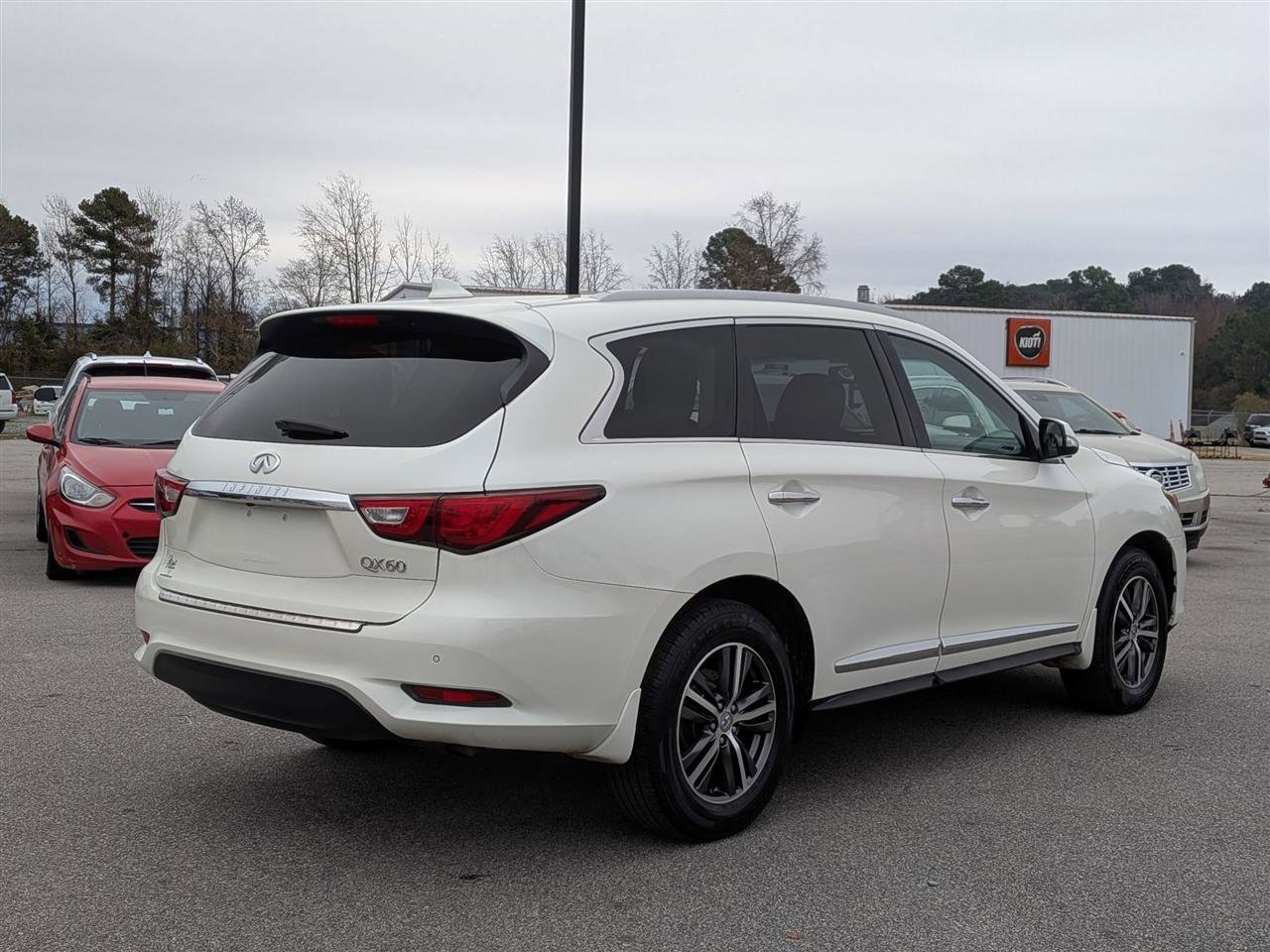Used 2016 INFINITI QX60 AWD w/ Premium Plus Package image 5
