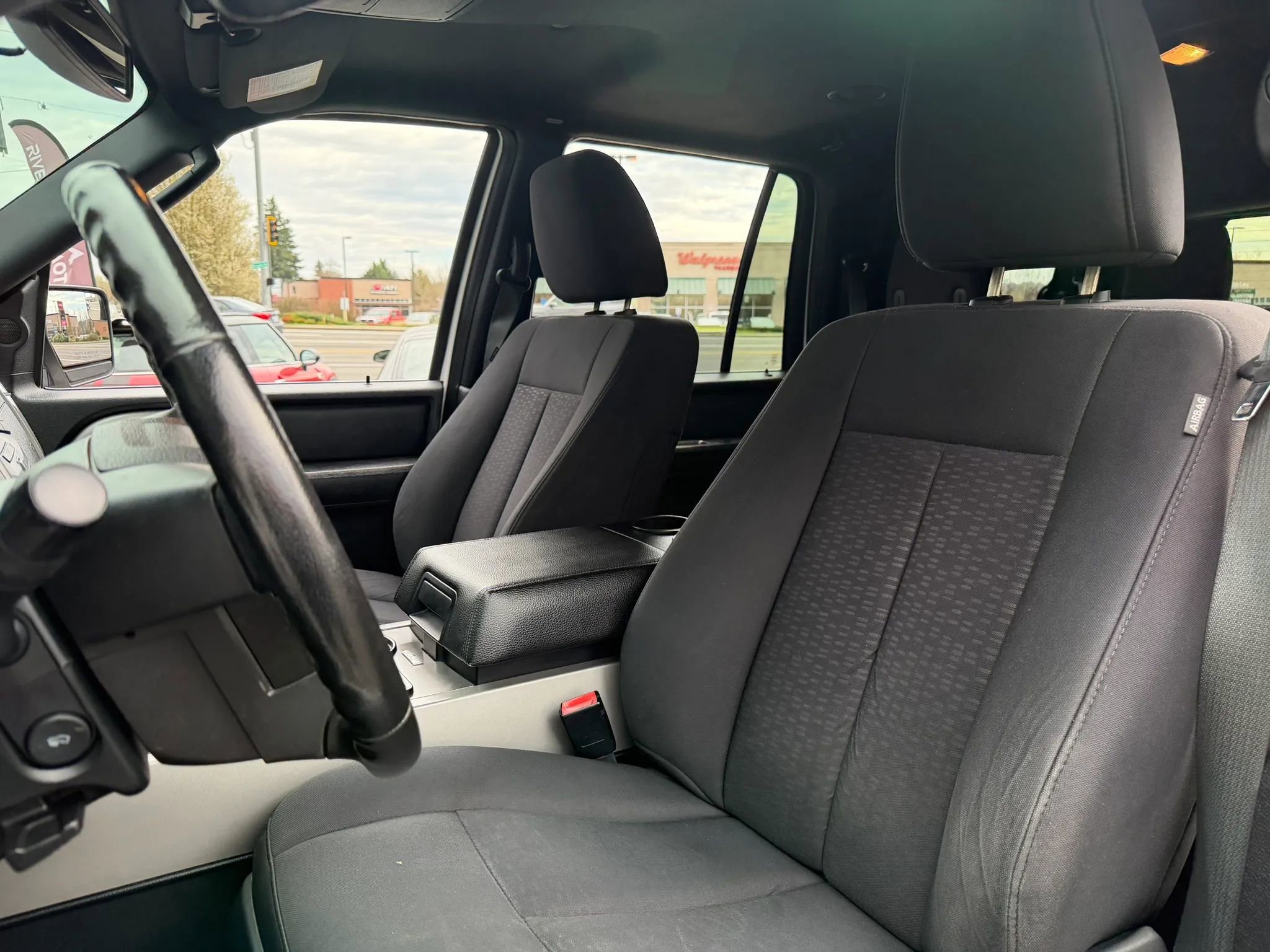 Used 2015 Ford Expedition XLT image 20