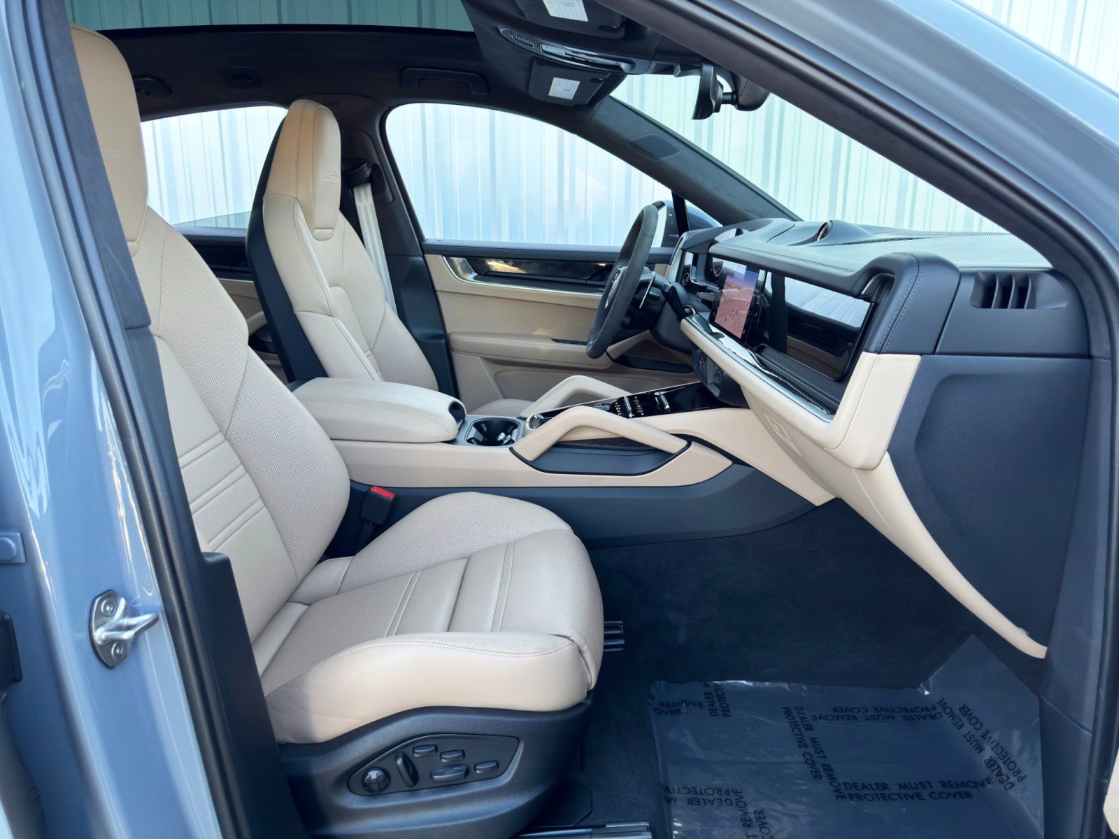 Used 2024 Porsche Cayenne Turbo AWD/4WD image 16