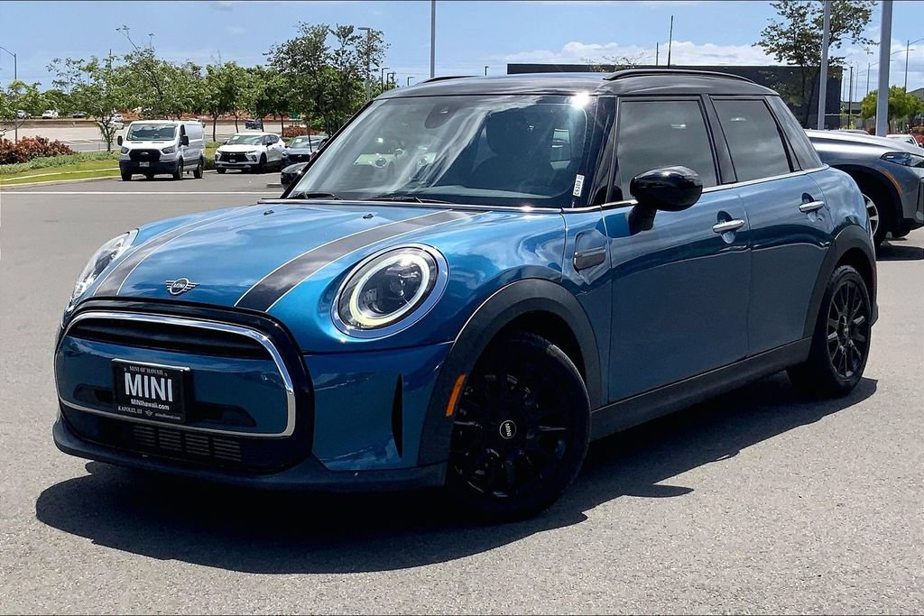 Used 2022 MINI Cooper 4-Door Hardtop FWD image 2