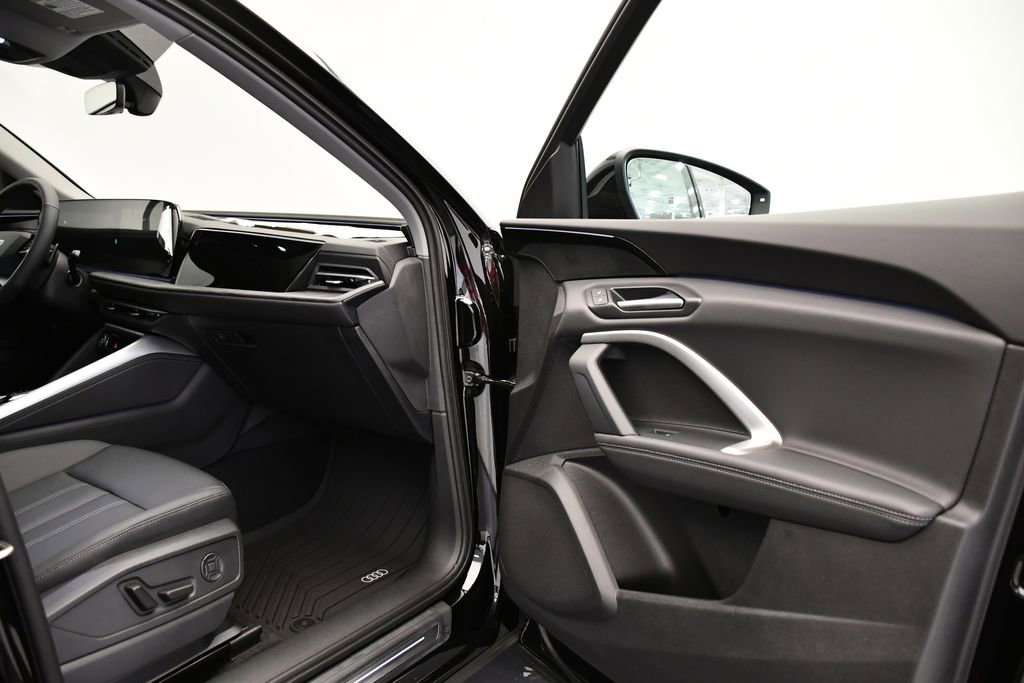 Used 2025 Audi Q5 Premium w/ Convenience Package image 46