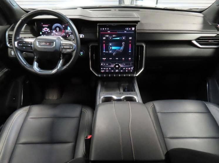Used 2024 GMC Acadia Elevation w/ Luxury Package FWD image 3