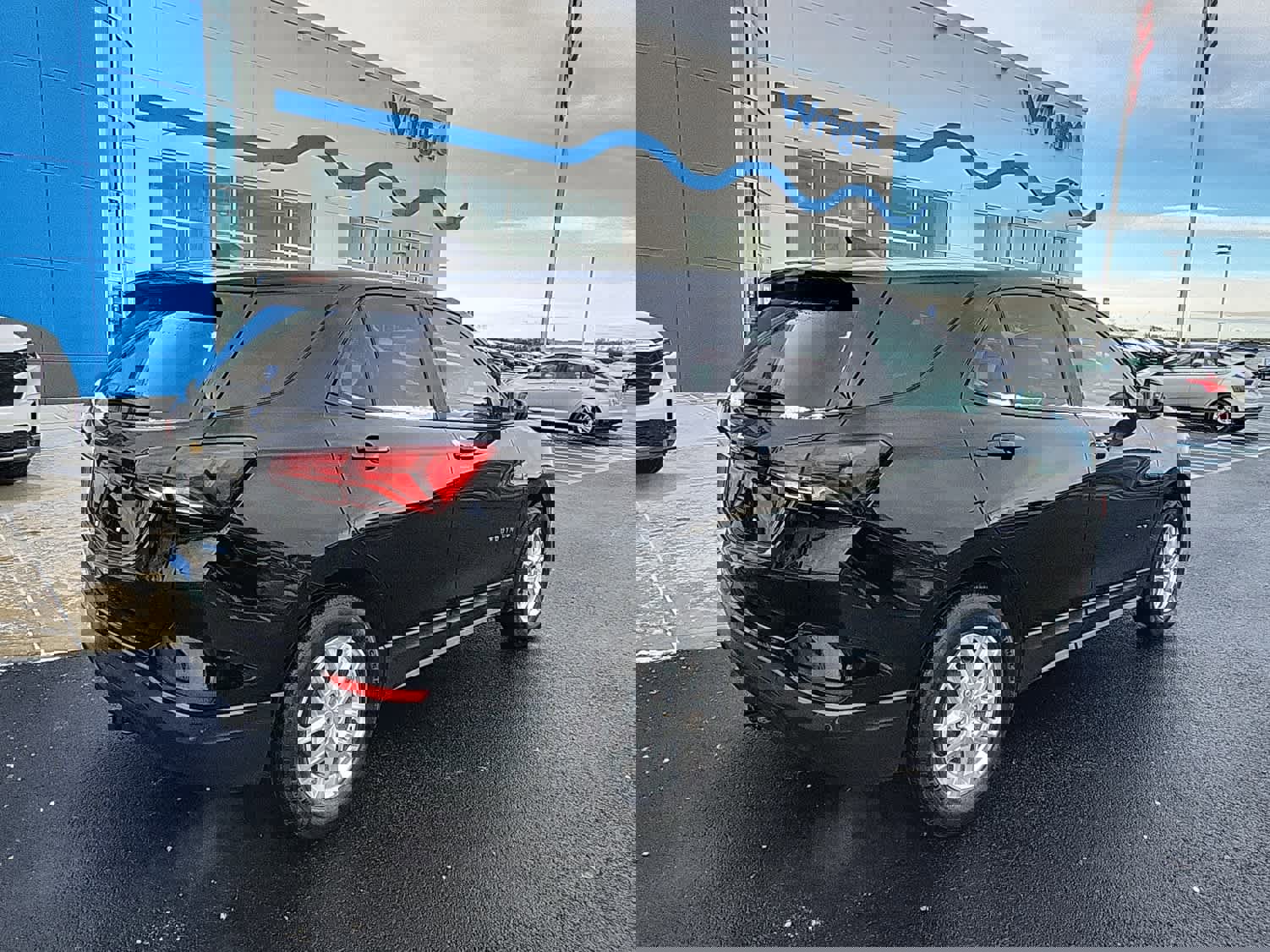 Used 2023 Chevrolet Equinox LS w/ LS Convenience Package image 2