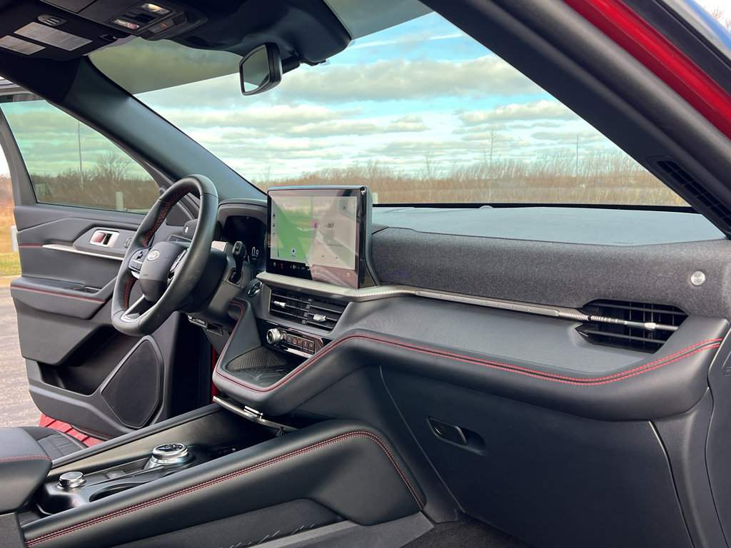 Used 2025 Ford Explorer ST-Line w/ ST-Line Street Pack image 30