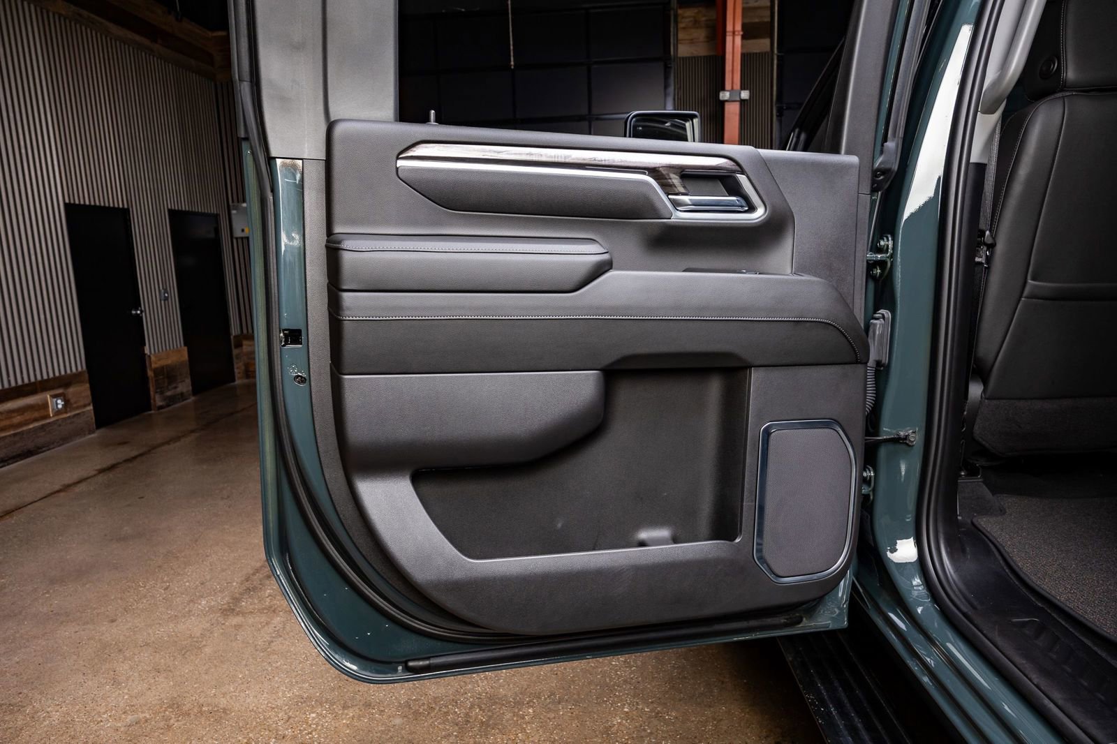 Used 2025 Chevrolet Silverado 2500 LTZ w/ Trail Boss Package image 39