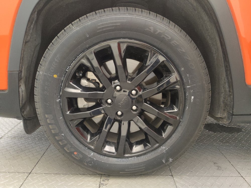 Used 2021 Jeep Cherokee Latitude FWD image 31
