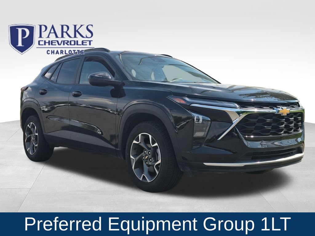 Used 2025 Chevrolet Trax LT FWD image 1