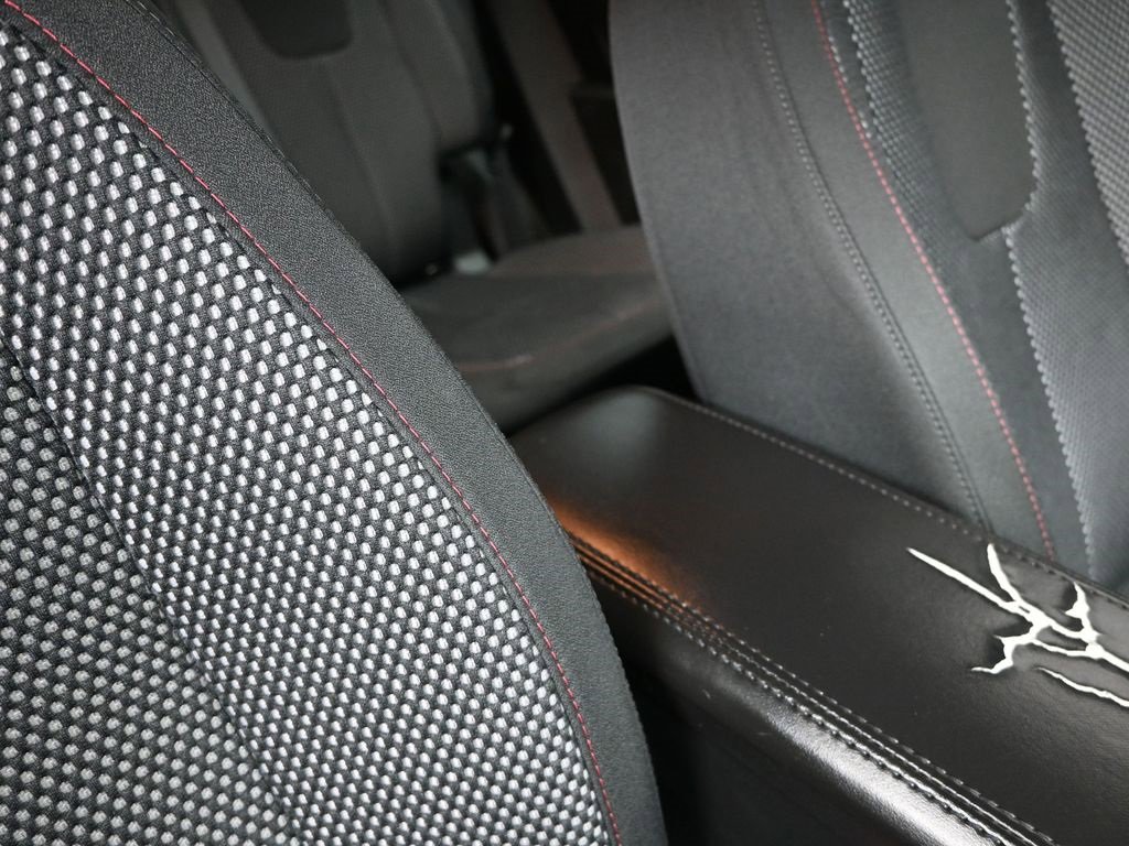 Used 2017 Chevrolet Equinox LT w/ Convenience Package image 26