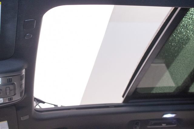 Used 2022 GMC Yukon XL Denali w/ Denali Premium Package image 23