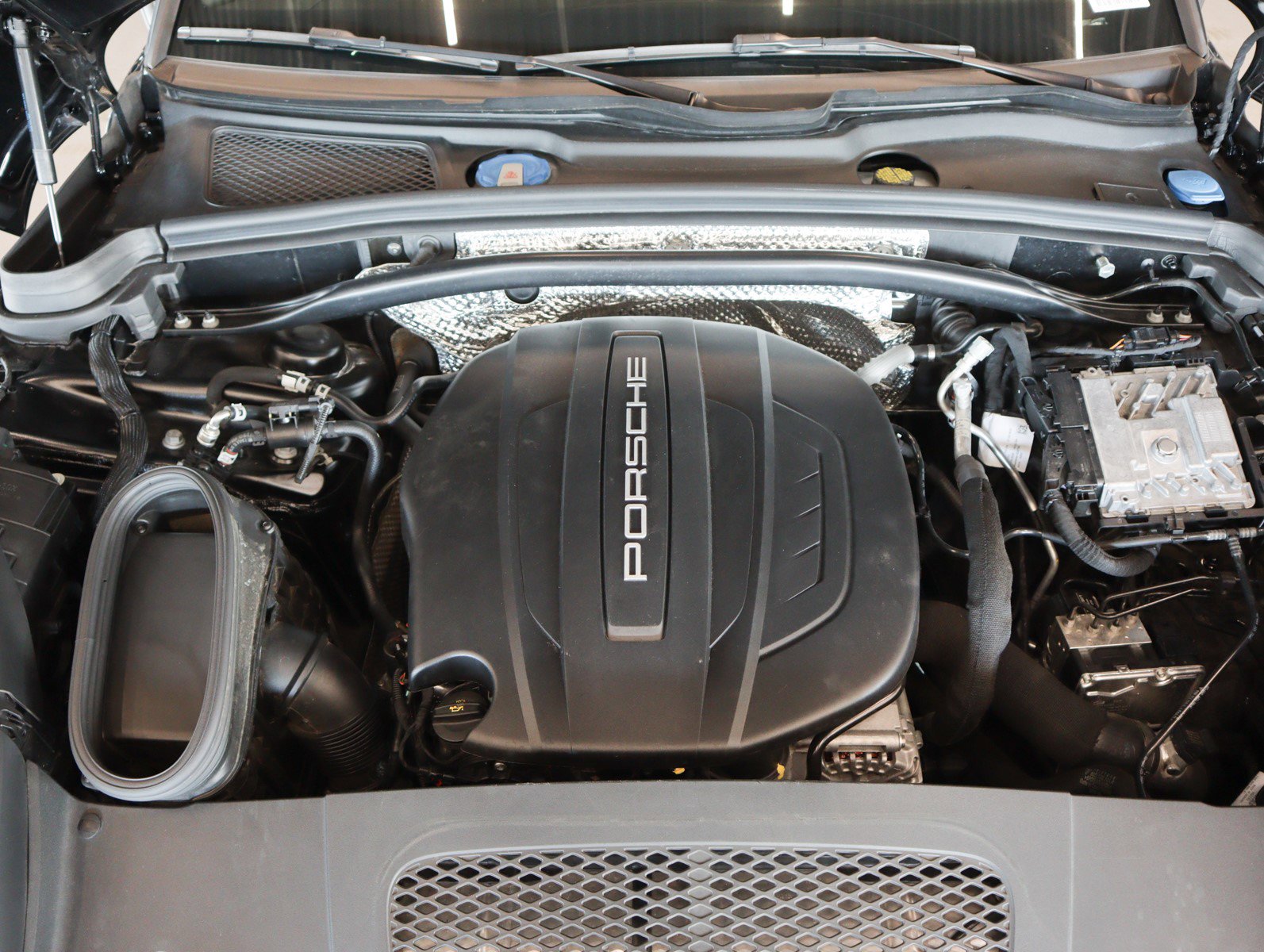 Used 2020 Porsche Macan image 13