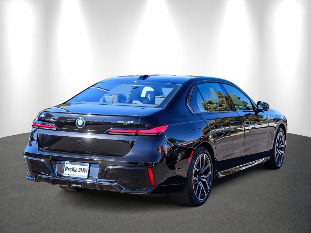 Used 2026 BMW i7 eDrive50 w/ Executive Package RWD image 6
