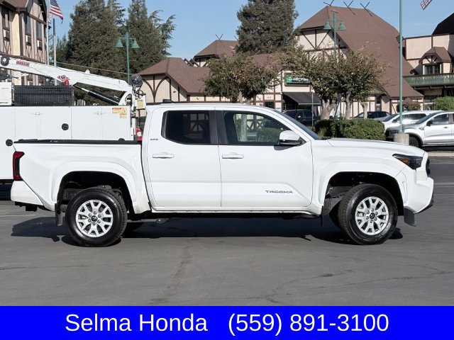Used 2024 Toyota Tacoma SR5 AWD/4WD image 4