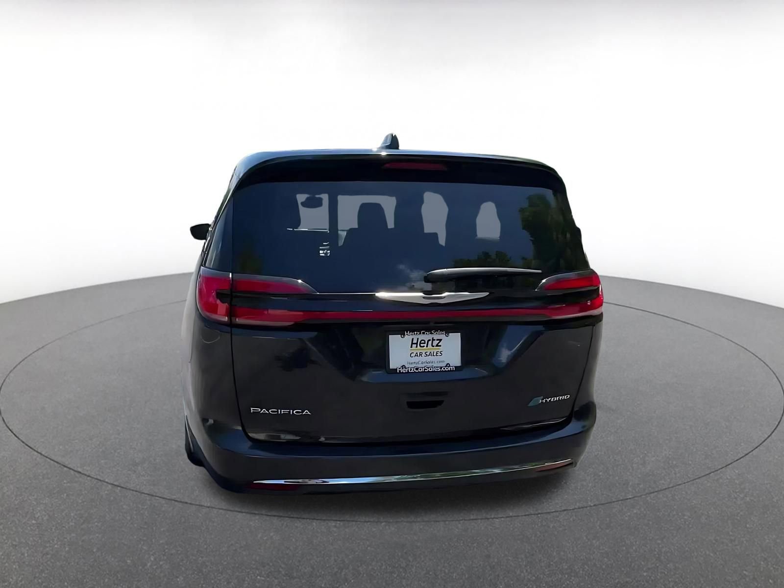 Used 2023 Chrysler Pacifica Touring-L FWD image 11