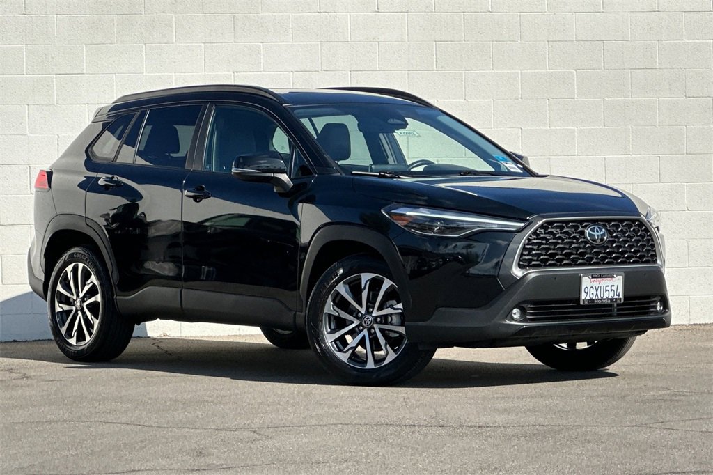 Used 2023 Toyota Corolla Cross XLE image 2