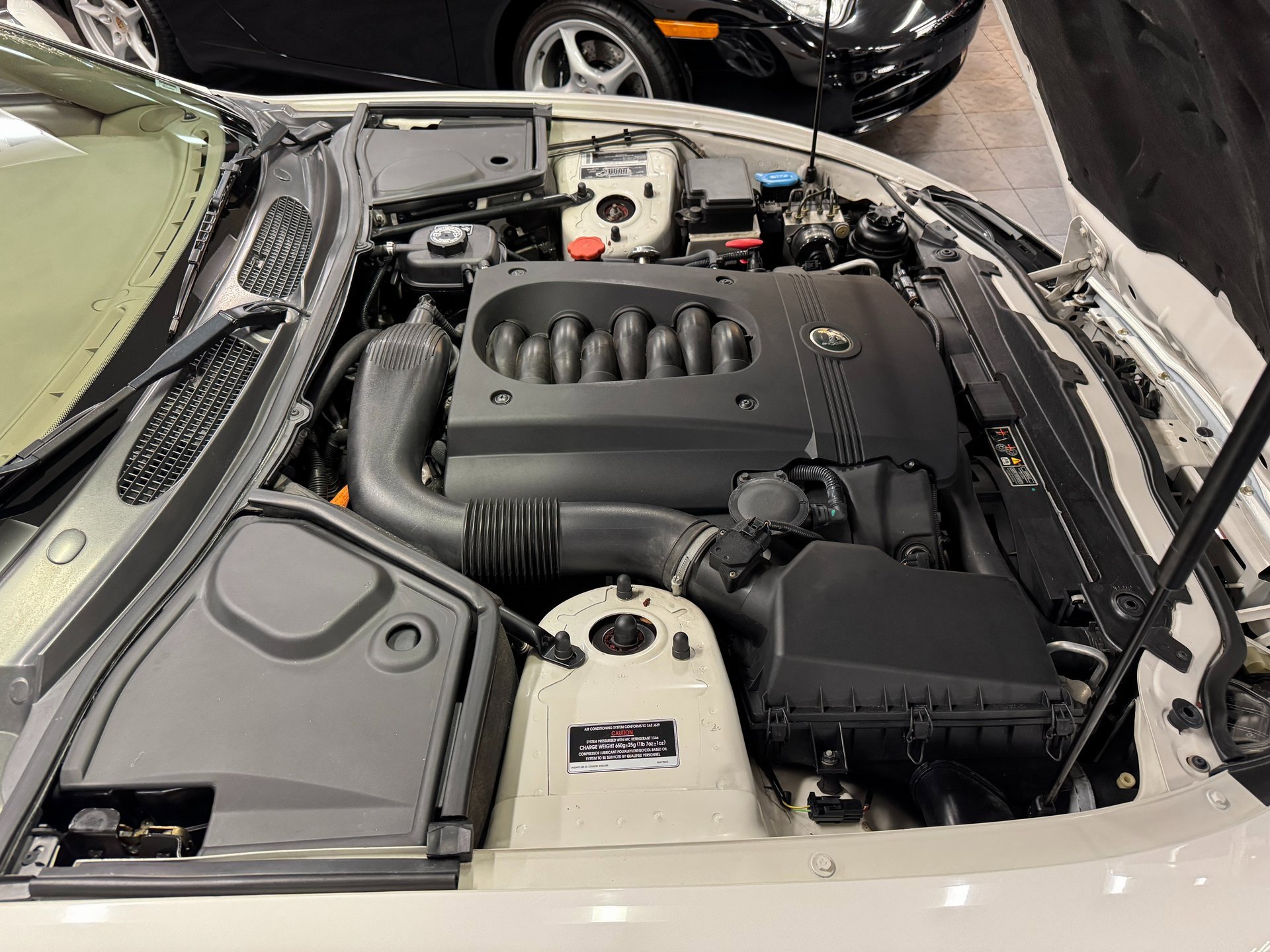 Used 2003 Jaguar XK8 Convertible image 41