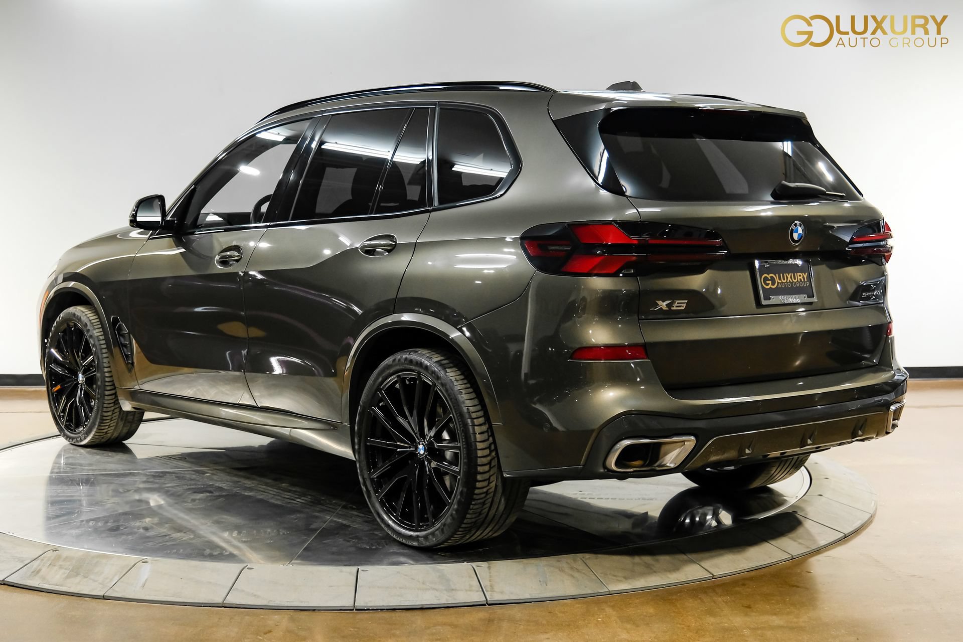 Used 2024 BMW X5 sDrive40i w/ M Sport Package RWD image 12