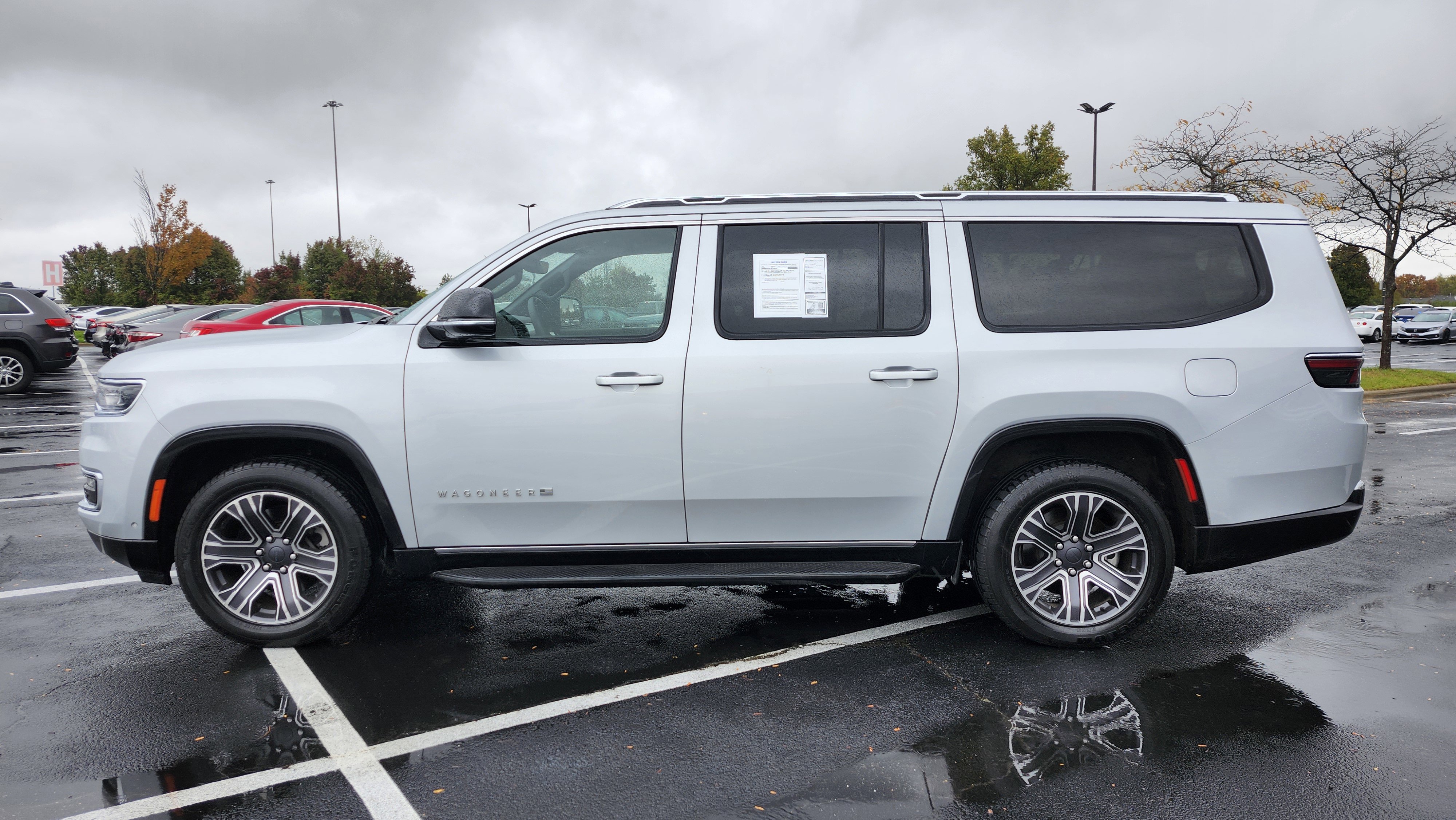 Used 2024 Jeep Wagoneer L Series II w/ Flexible Seating Group image 8