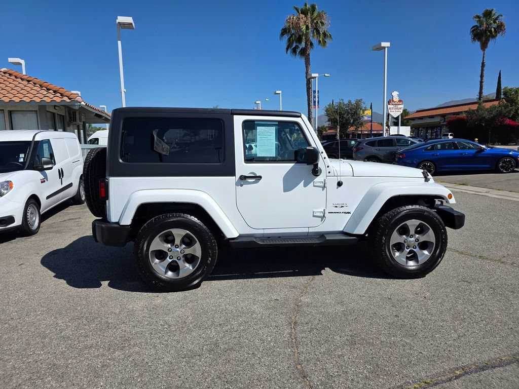 Used 2018 Jeep Wrangler Sahara w/ Connectivity Group AWD/4WD image 4
