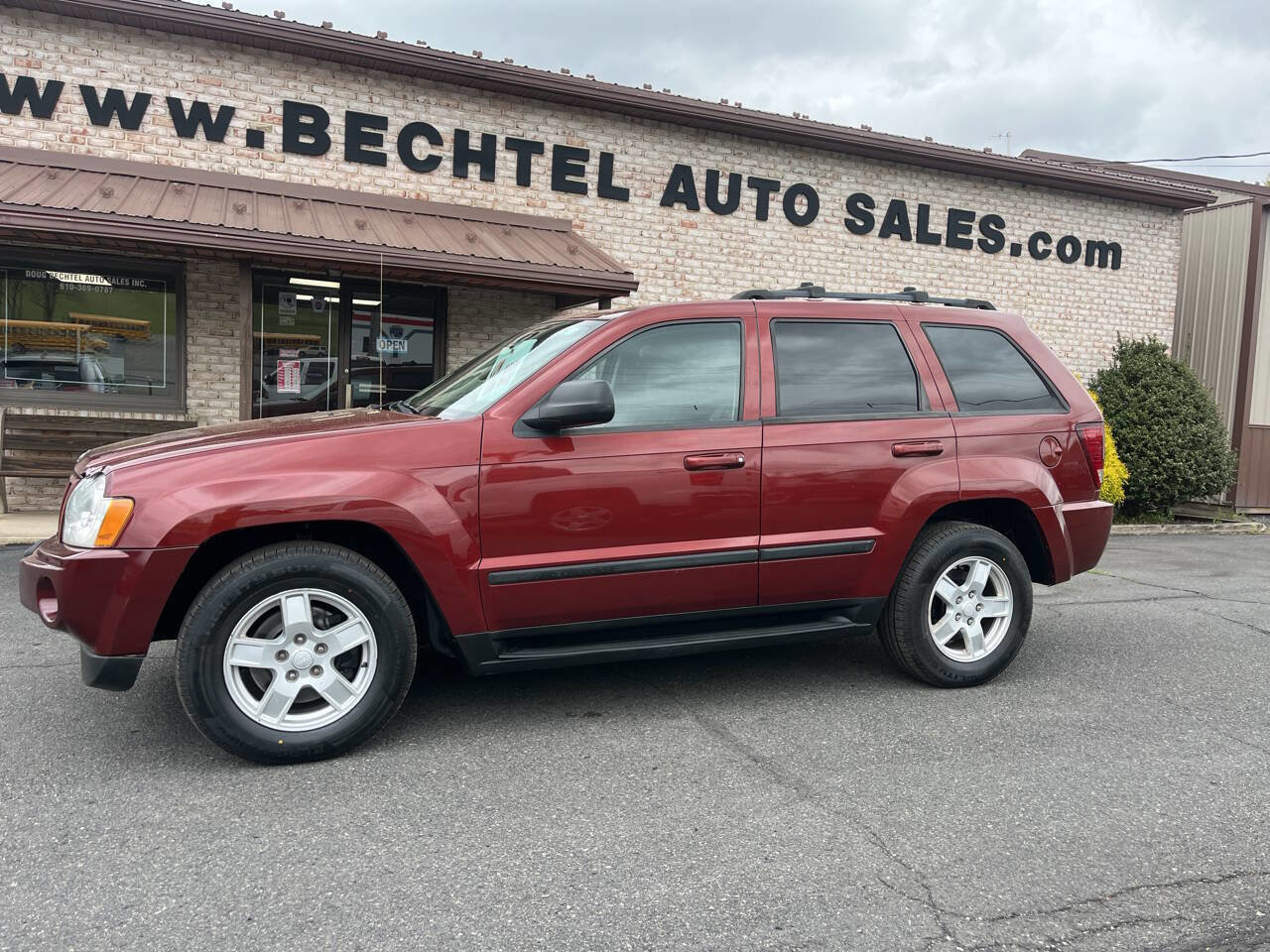 Used 2007 Jeep Grand Cherokee Laredo AWD/4WD image 1