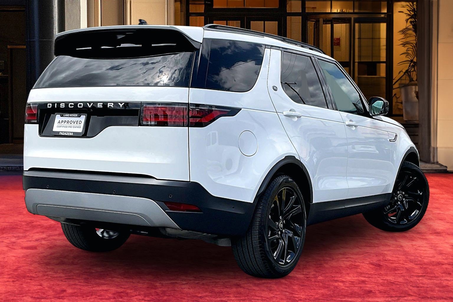 Certified 2025 Land Rover Discovery S AWD/4WD image 12