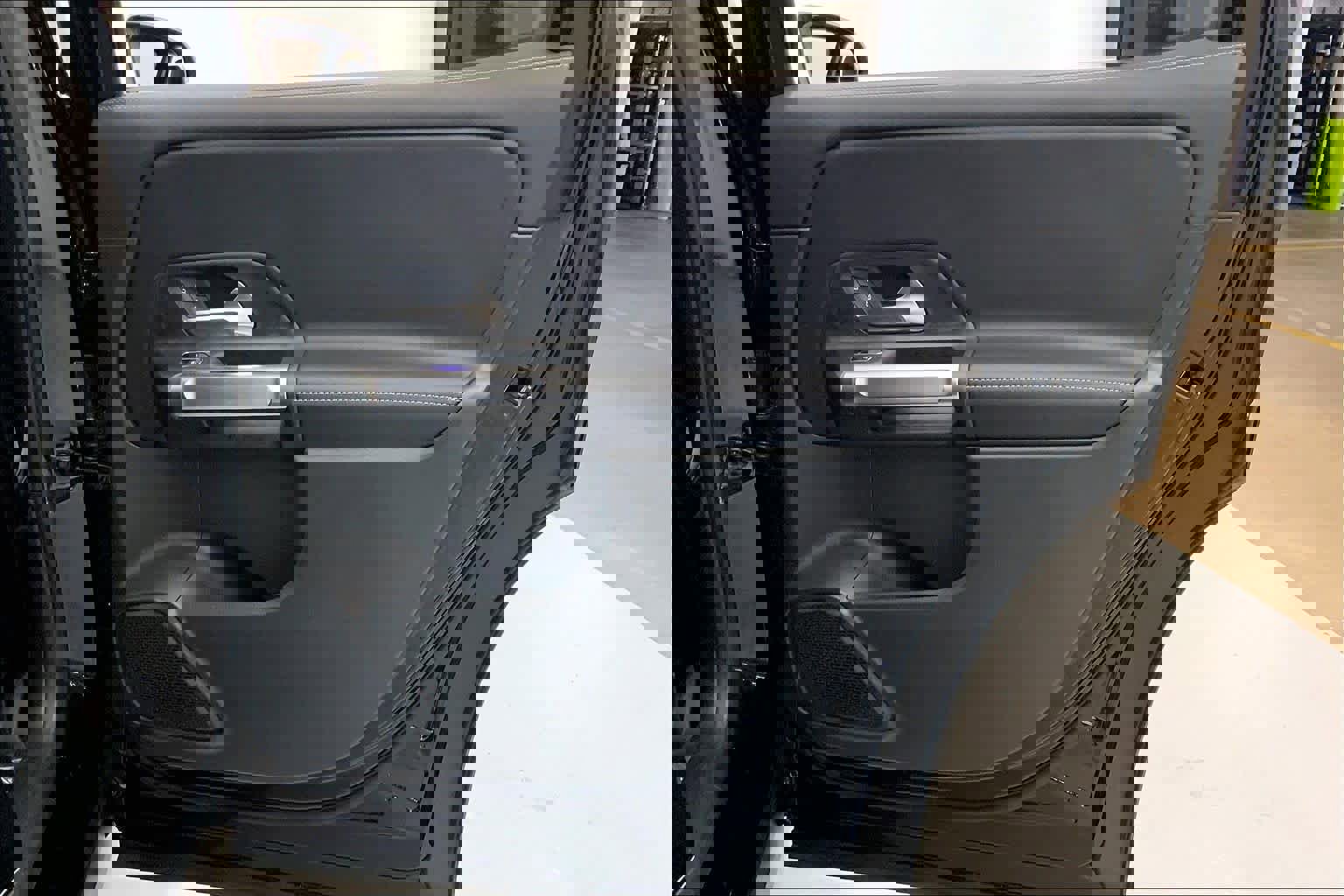 Used 2025 Mercedes-Benz GLB 250 image 12