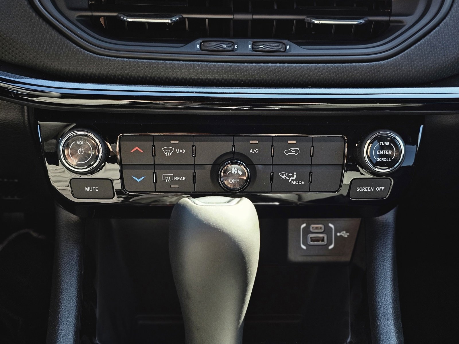 New 2026 Jeep Compass Latitude image 13