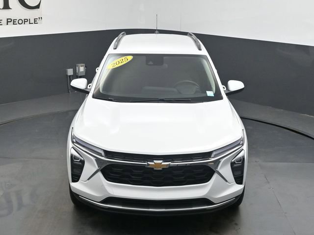 Used 2025 Chevrolet Trax LT w/ LT Convenience Package FWD image 57