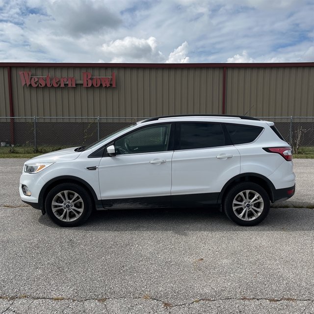Used 2018 Ford Escape SE image 1