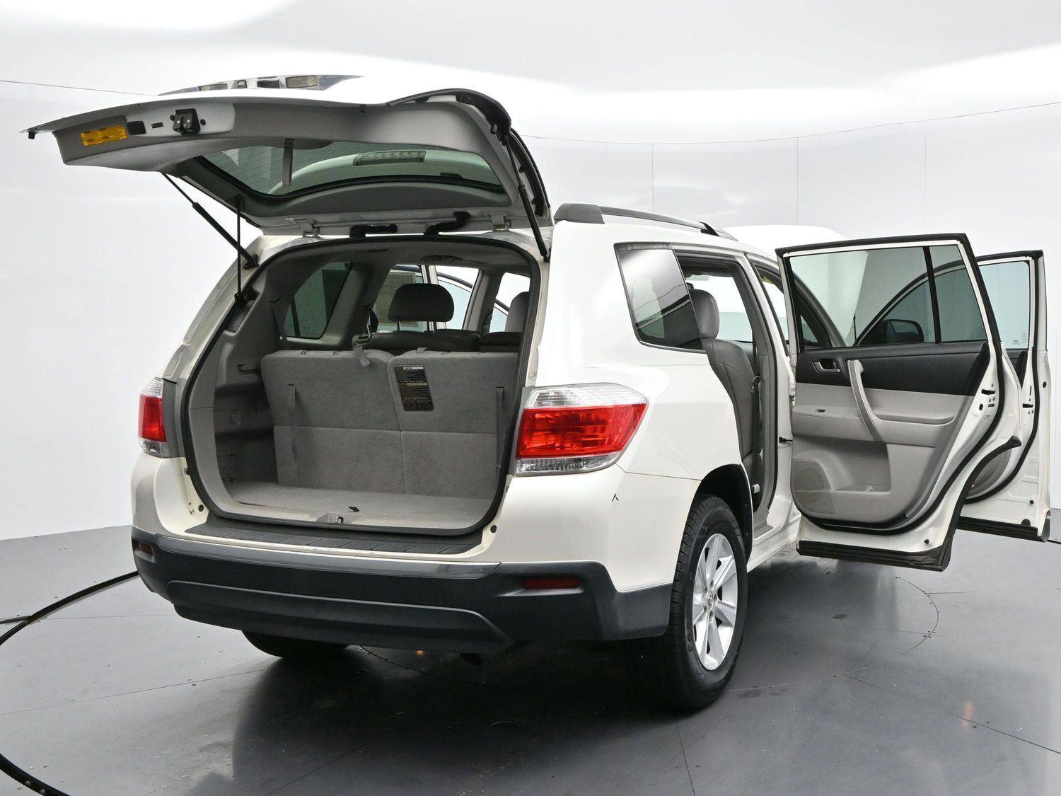 Used 2012 Toyota Highlander SE w/ Tow Pkg FWD image 41