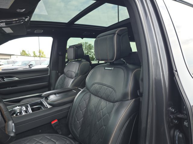 Used 2025 Jeep Grand Wagoneer L Series III w/ Rear Seat Video Group 1 AWD/4WD image 20