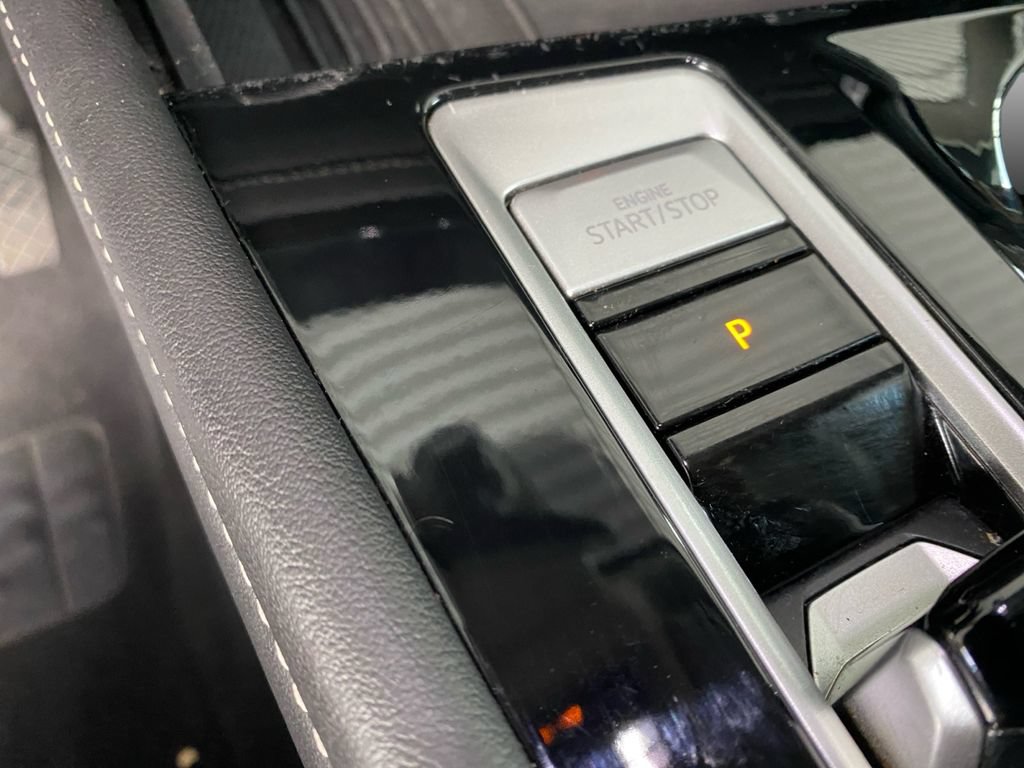 Used 2025 Volkswagen Atlas SE FWD image 17