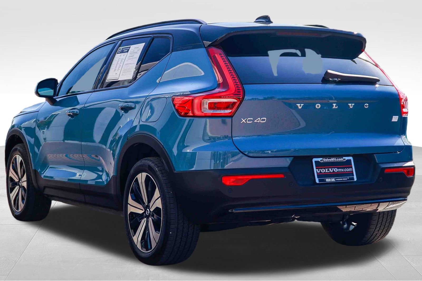 Used 2023 Volvo XC40 Recharge Core image 4
