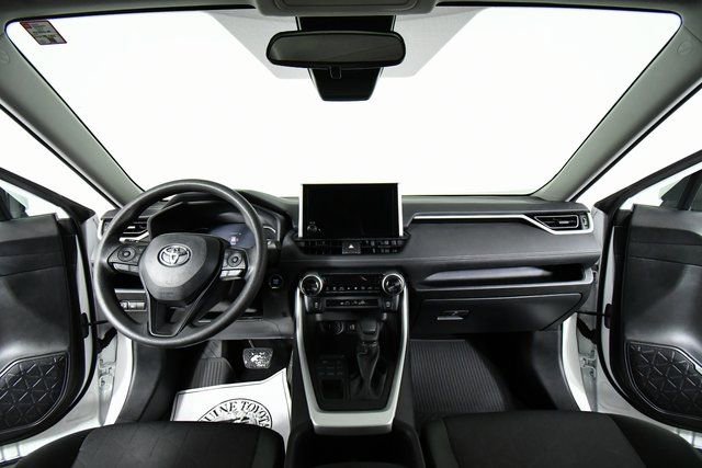 Used 2025 Toyota RAV4 XLE image 18