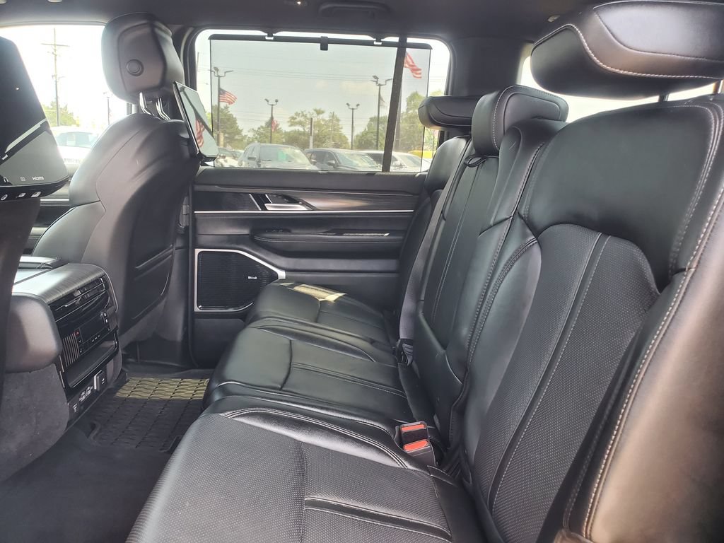 Used 2024 Jeep Wagoneer L Series III w/ Premium Group I AWD/4WD image 27