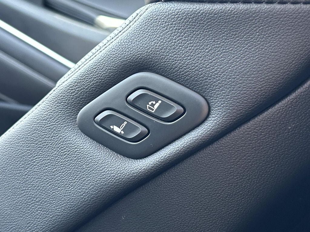 Used 2025 Genesis GV80 2.5T Standard AWD/4WD image 22
