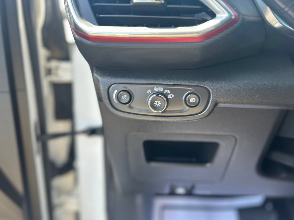 Used 2023 Chevrolet TrailBlazer RS w/ Sun and Liftgate Package FWD image 23