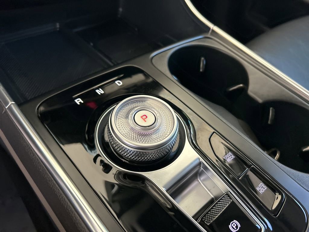 Used 2025 Kia Carnival EX image 8