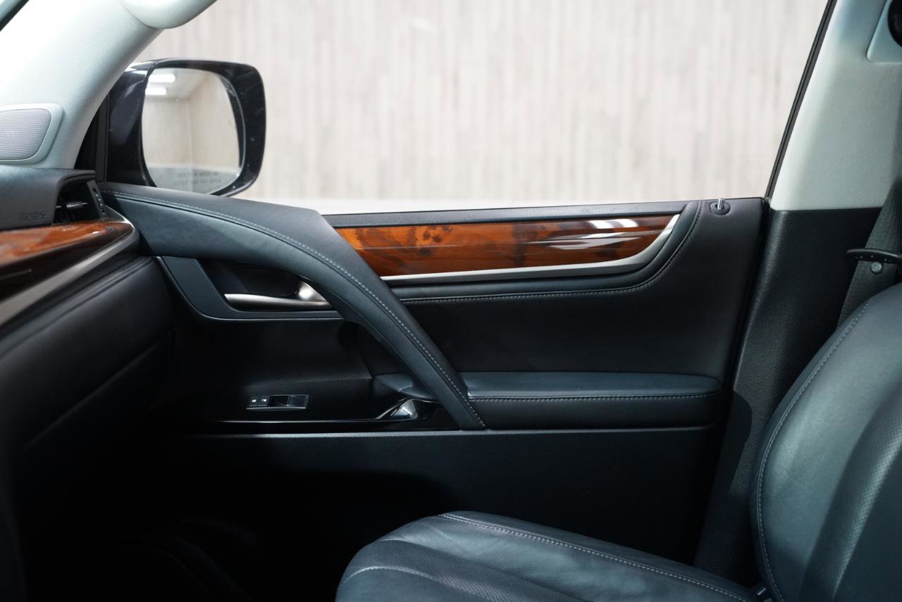 Used 2016 Lexus LX 570 4WD w/ Luxury Package image 31