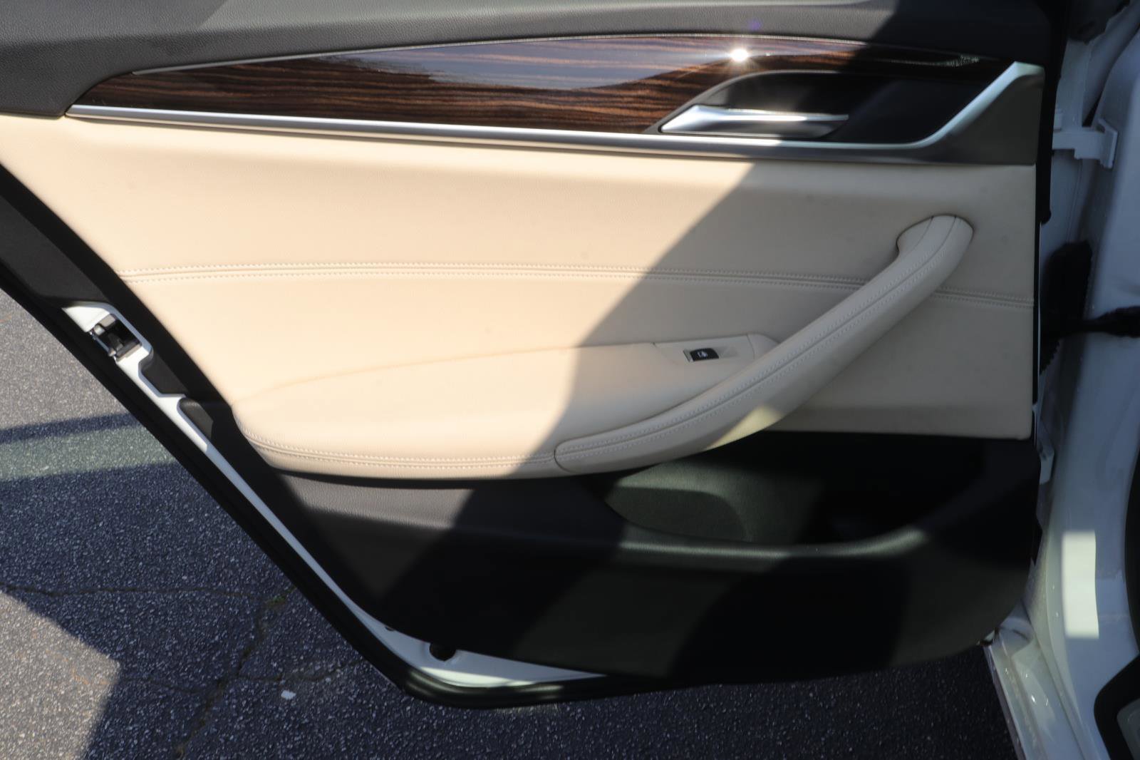 Used 2020 BMW 530i w/ Premium Package image 11