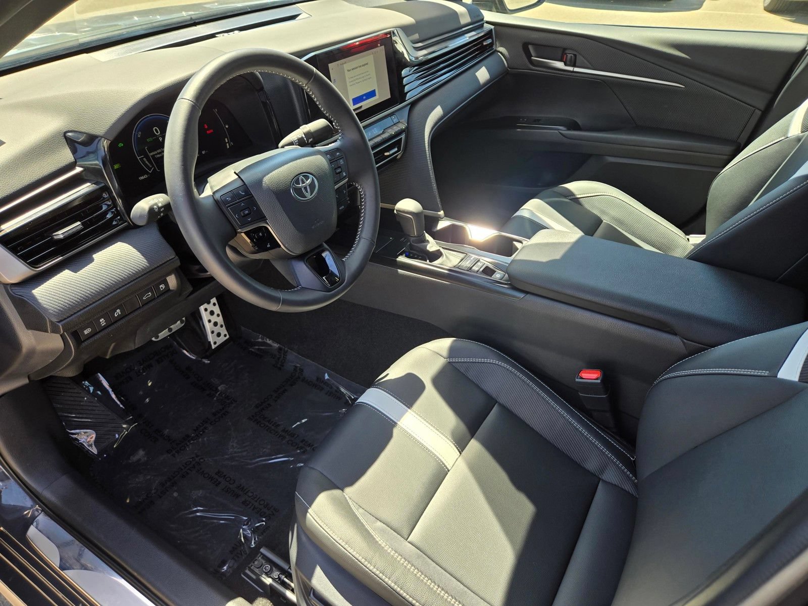 Used 2025 Toyota Camry SE w/ Convenience Package FWD image 15