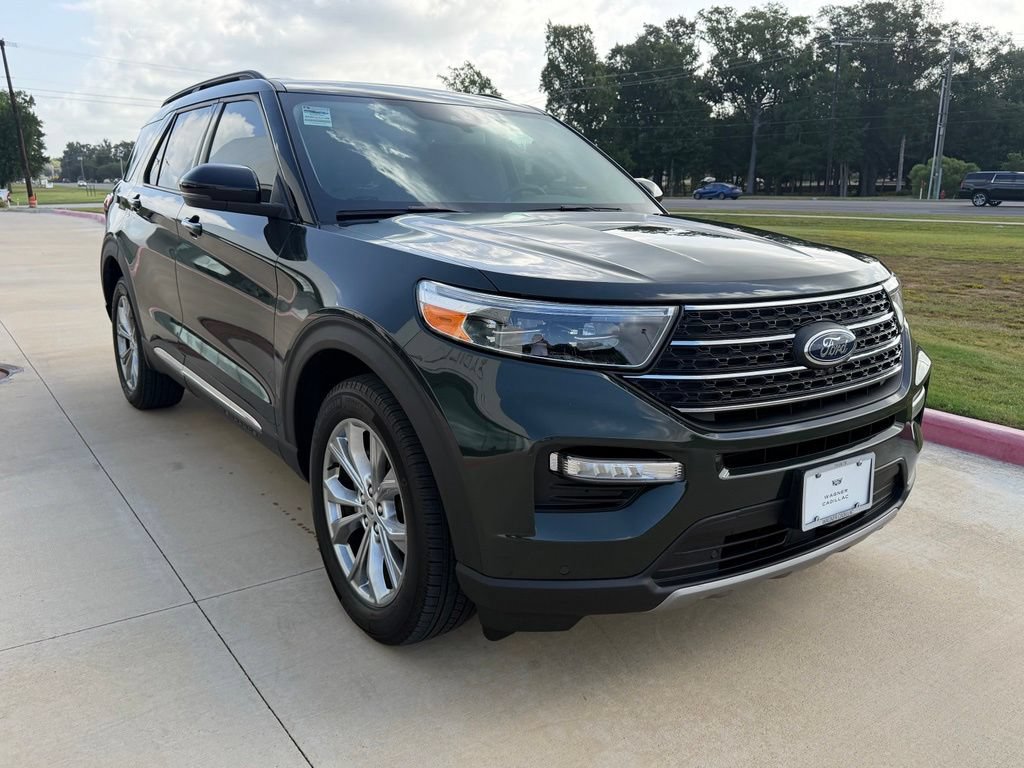 Used 2024 Ford Explorer XLT w/ Equipment Group 202A AWD/4WD image 9