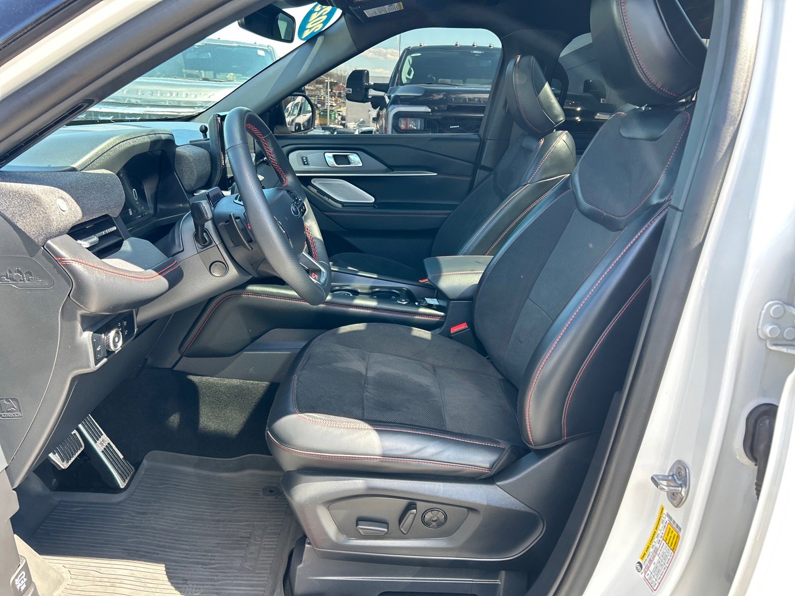 Certified 2025 Ford Explorer ST AWD/4WD image 9