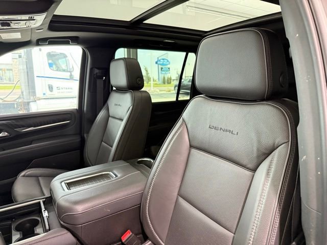 Used 2023 GMC Yukon XL Denali image 15
