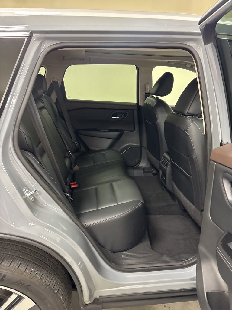 Used 2023 Nissan Rogue SL AWD/4WD image 32