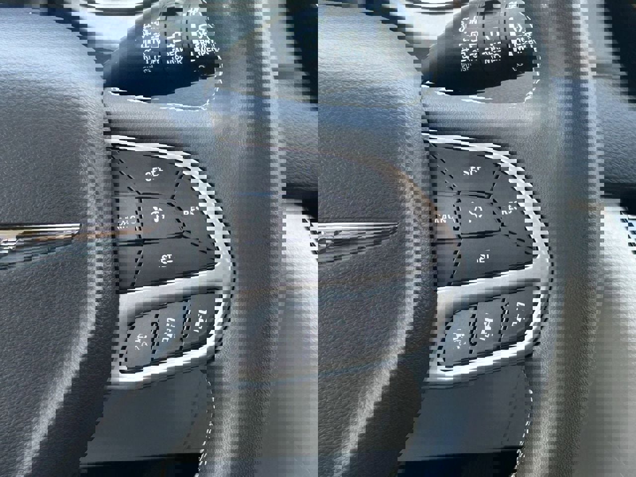 Used 2023 Chrysler Pacifica Touring-L image 27