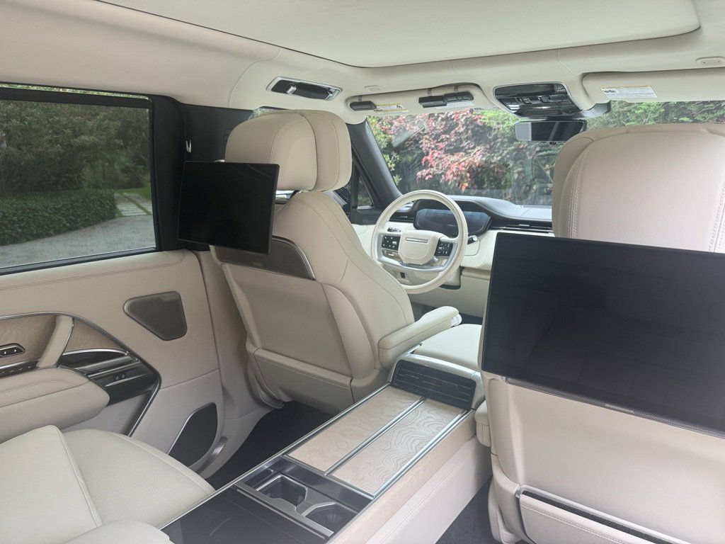 Used 2025 Land Rover Range Rover SV image 22